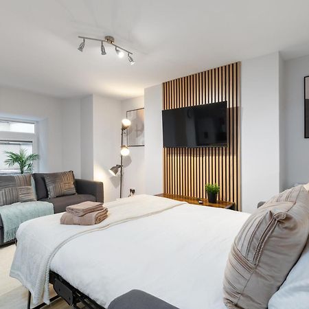 Luxury Lower-Level One Bed Apt Leeds  Exteriör bild