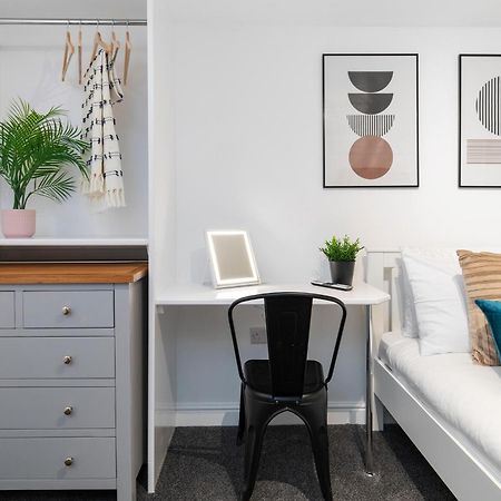 Luxury Lower-Level One Bed Apt Leeds  Exteriör bild