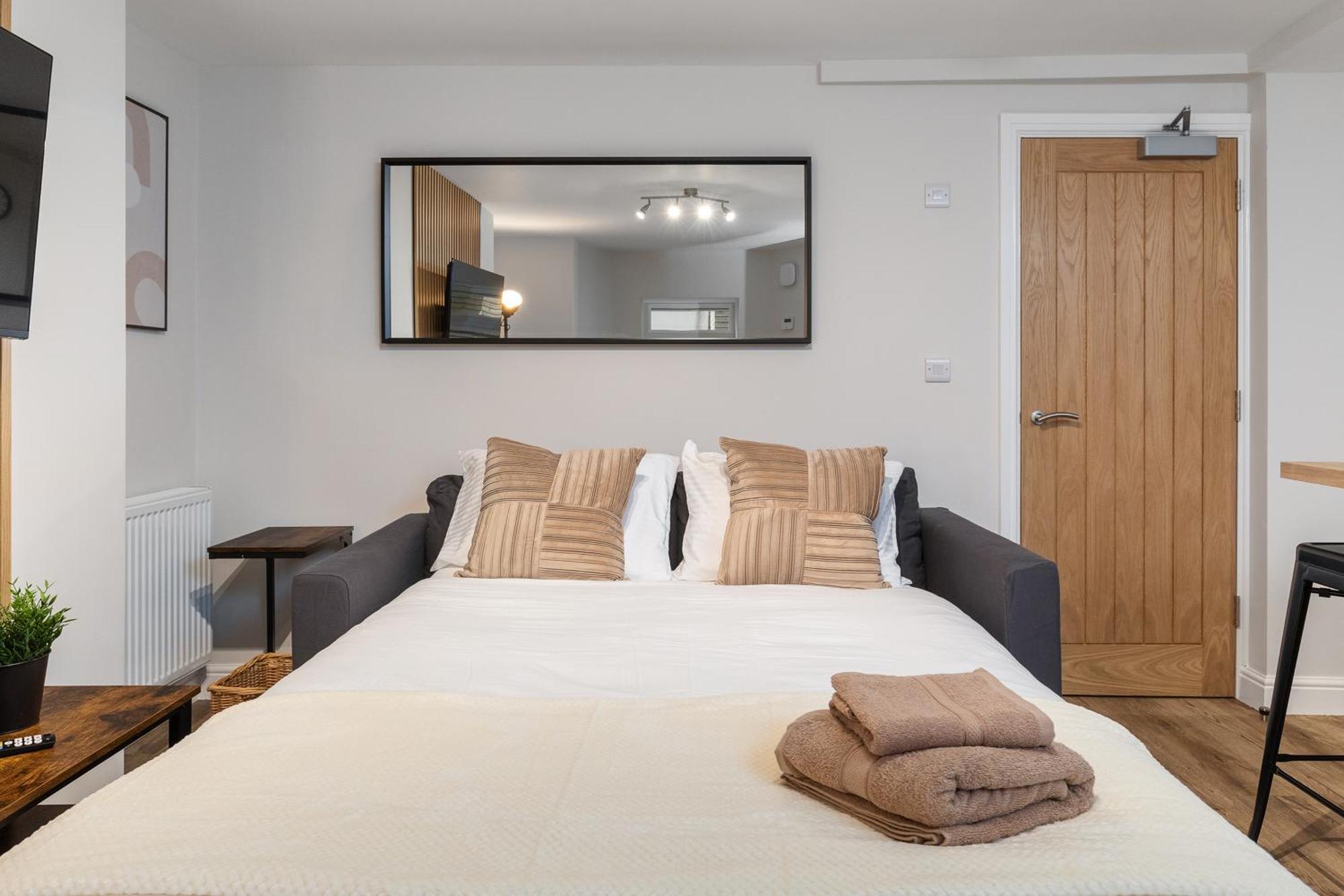 Luxury Lower-Level One Bed Apt Leeds  Exteriör bild