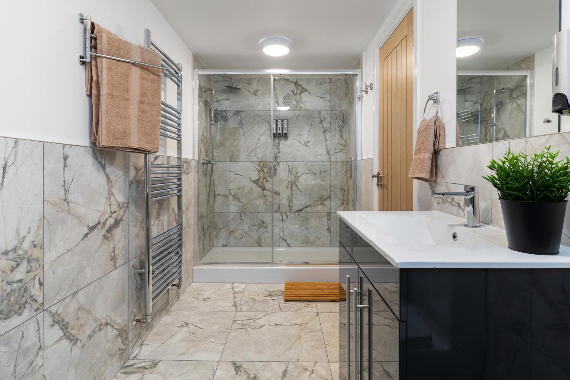 Luxury Lower-Level One Bed Apt Leeds  Exteriör bild